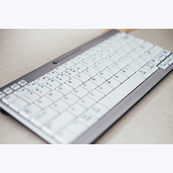 Clavier compact Ultraboard 950 sans fil